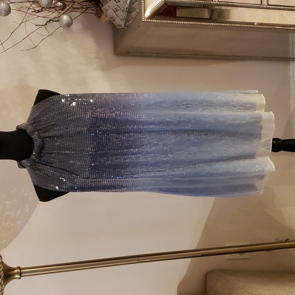 Alice+Olivia silk sequined dress size M NWOT - Picture 4 of 9